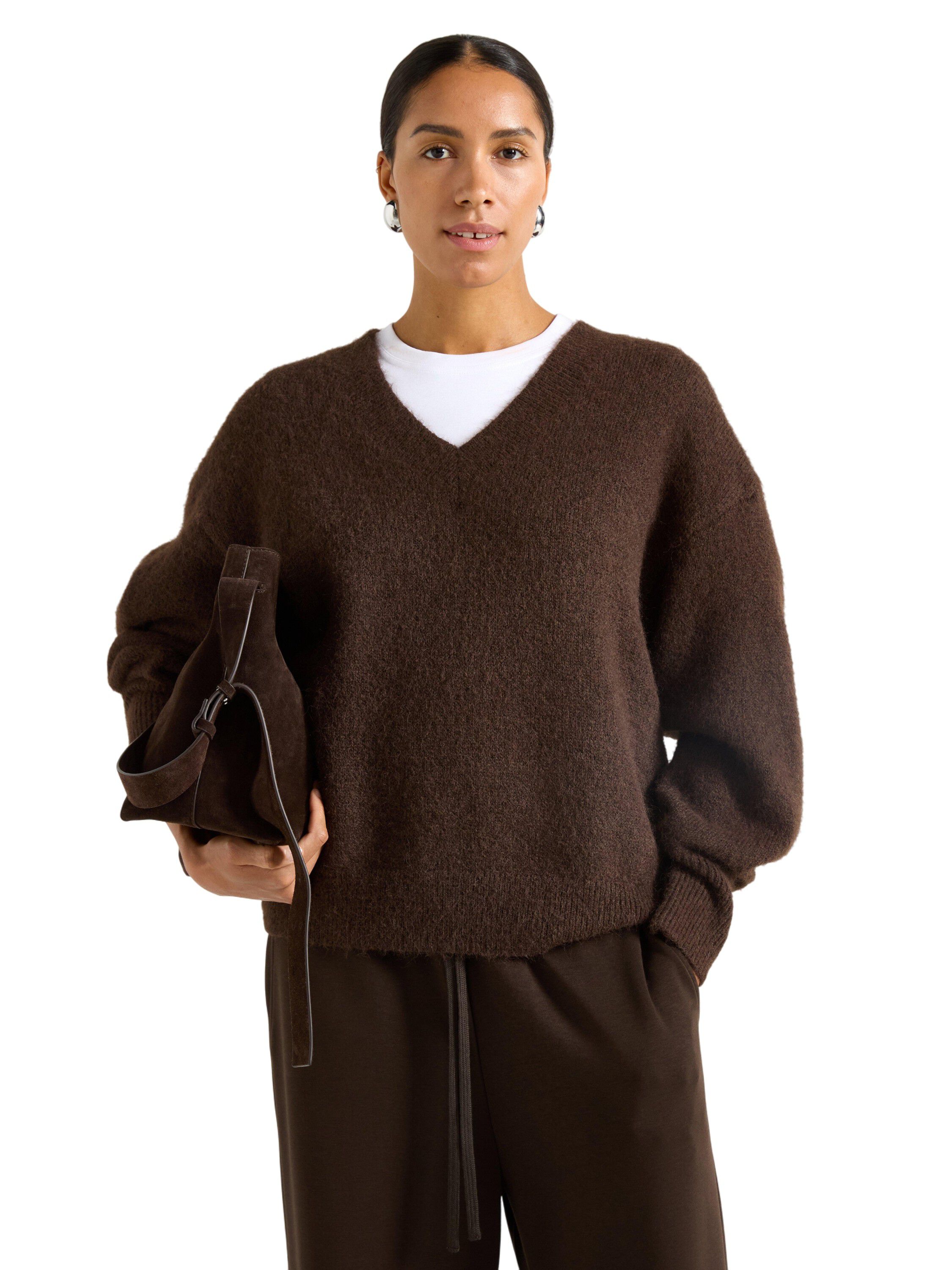 Strikket V-hals tr&oslash;je med en afslap