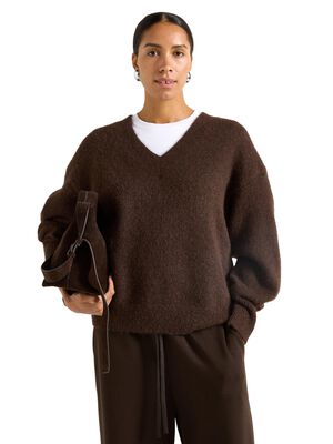 Strikket V-hals tr&oslash;je med en afslap