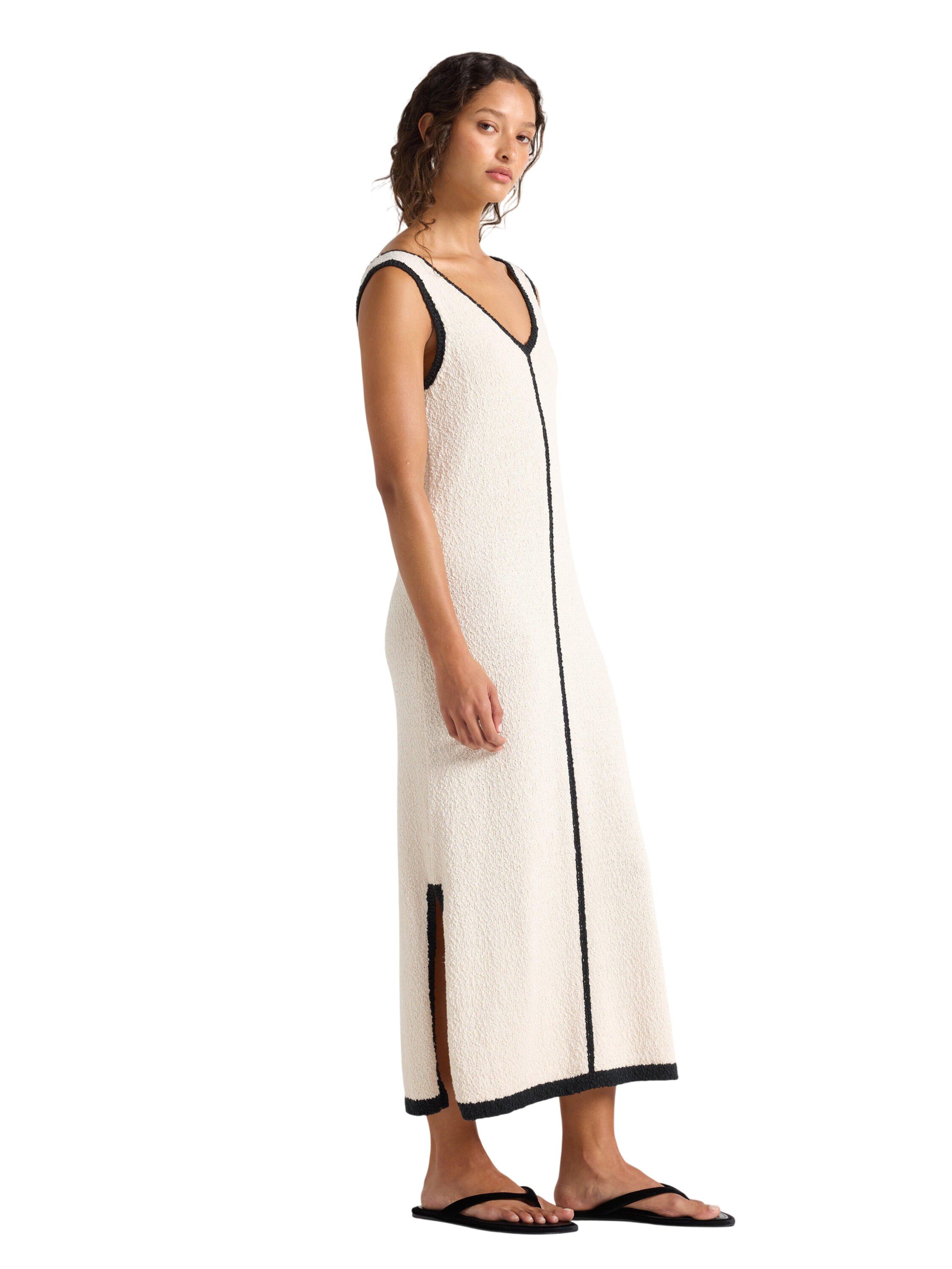 Soft knitted dress structured yarn