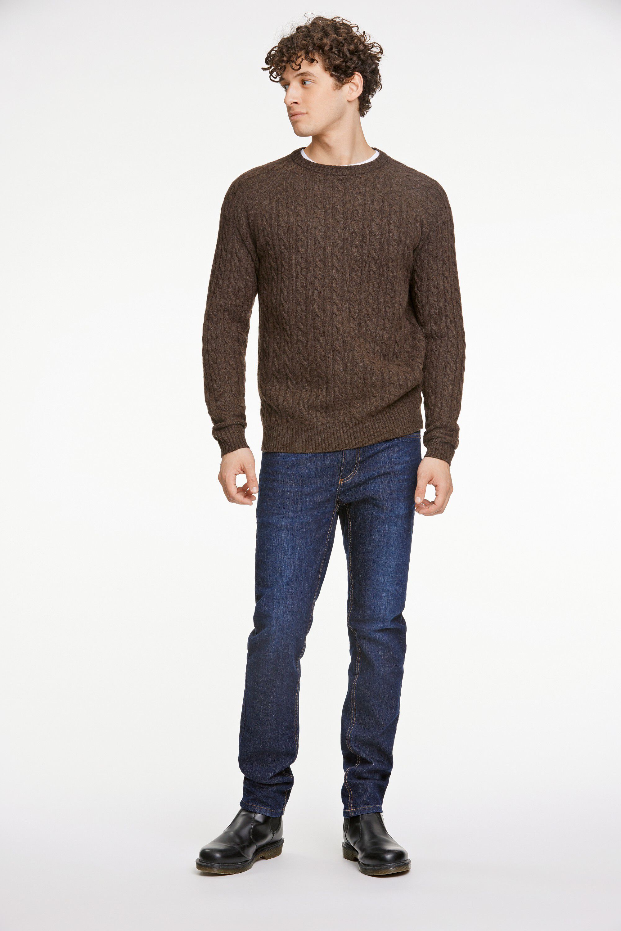 Lambswool raglan cable o-neck