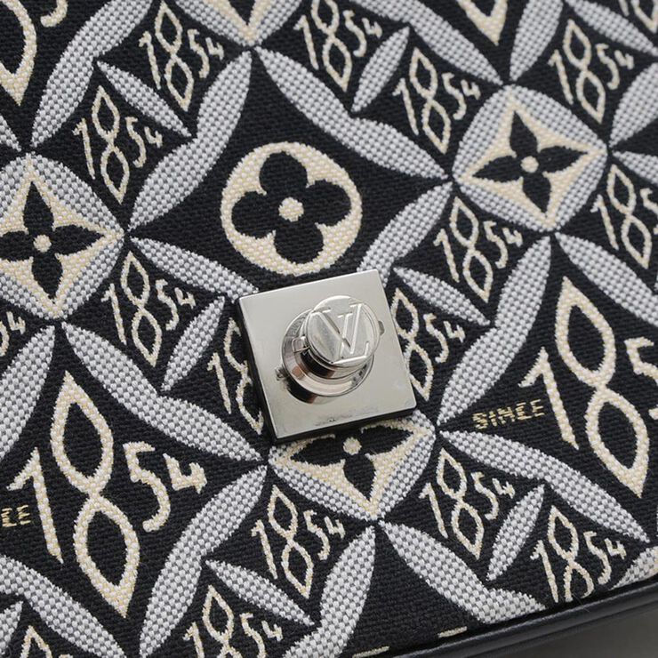 Louis Vuitton Saumur