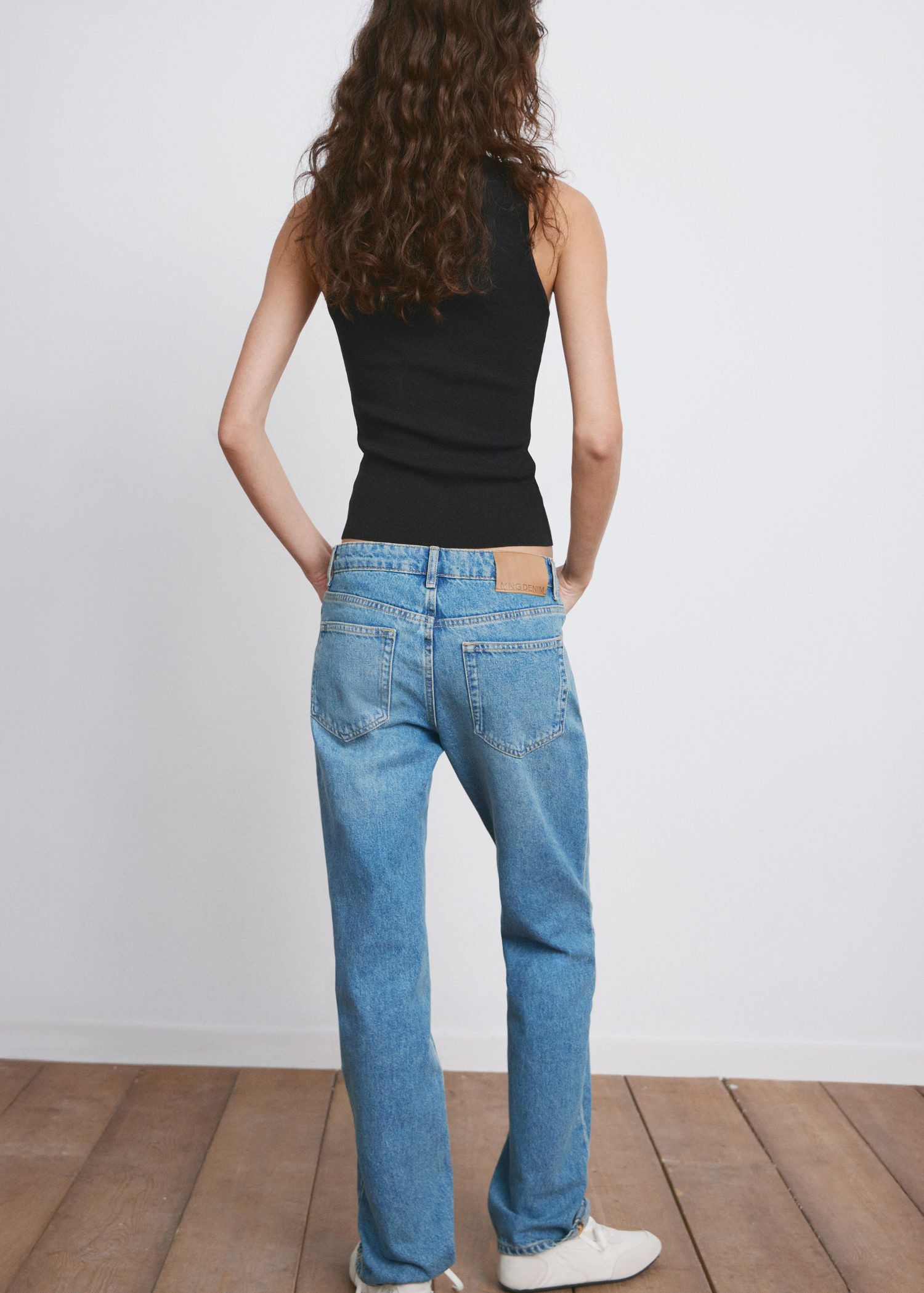 Round-neck knitted top