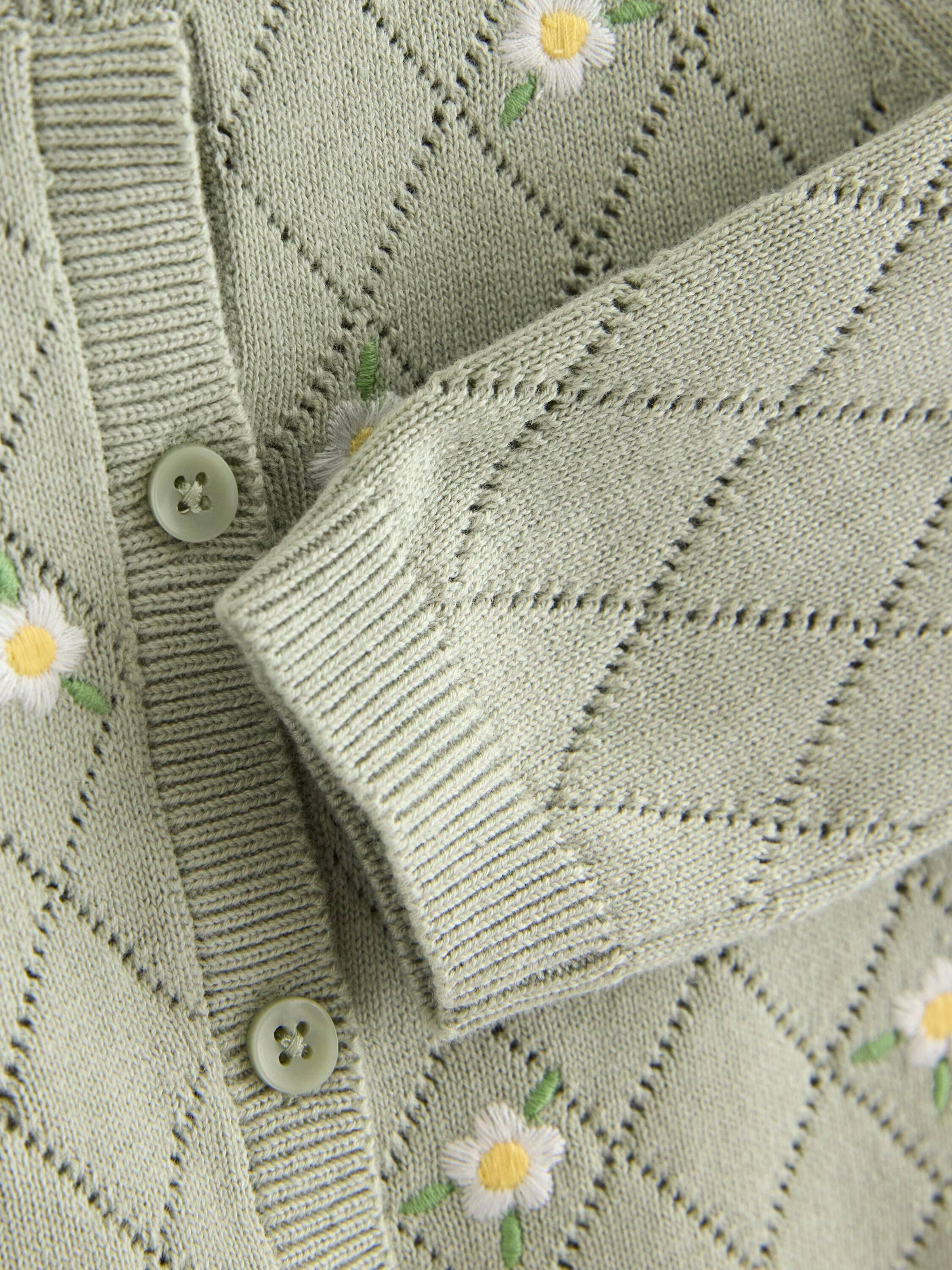 Knitted cardigan with embroidered d