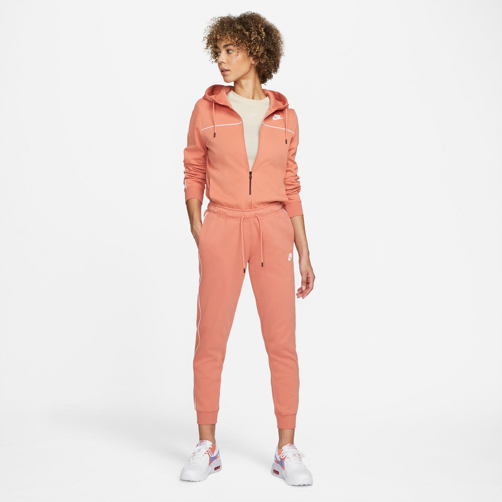 Sportswear Millennium h&aelig;ttetr&oslash;je