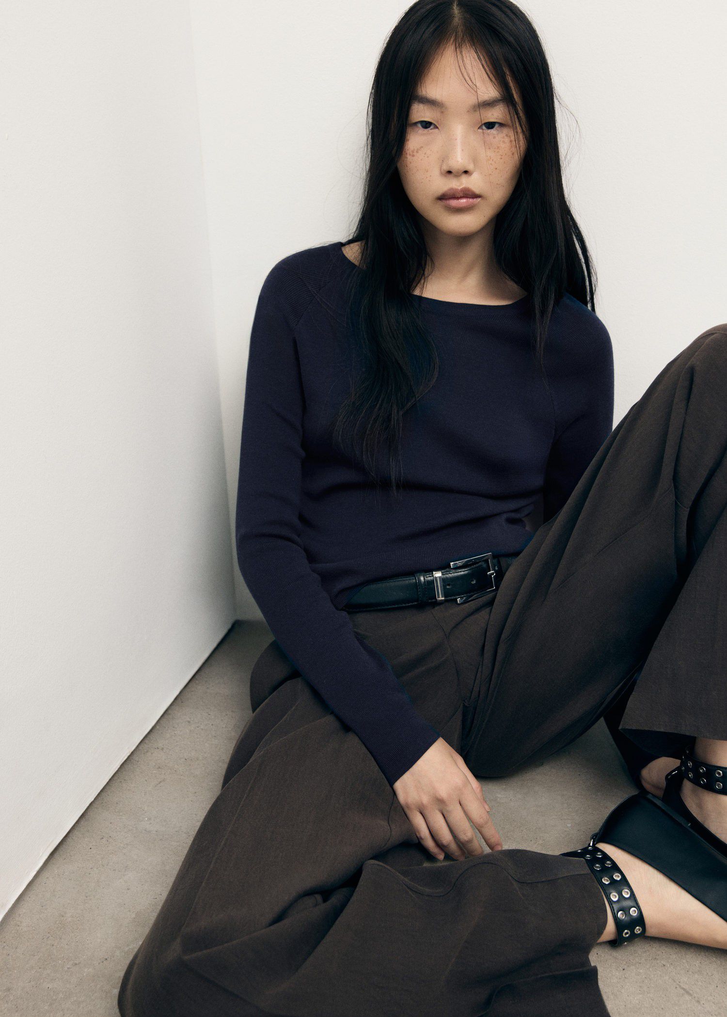 Long-sleeved fine-knit sweater