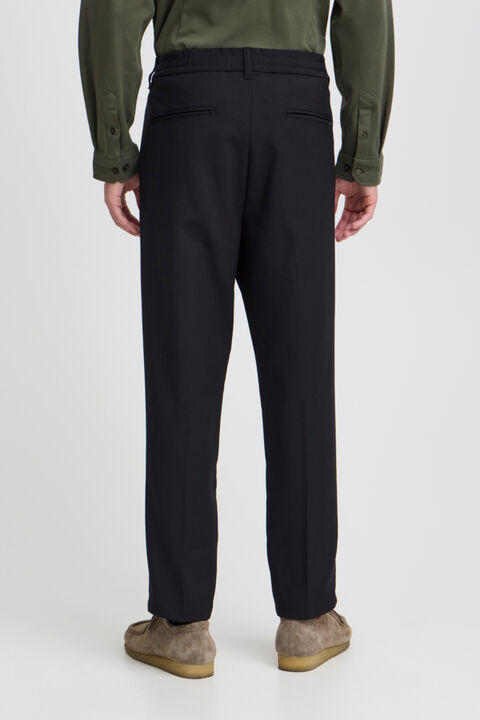 CFMARC performance pants with pleat