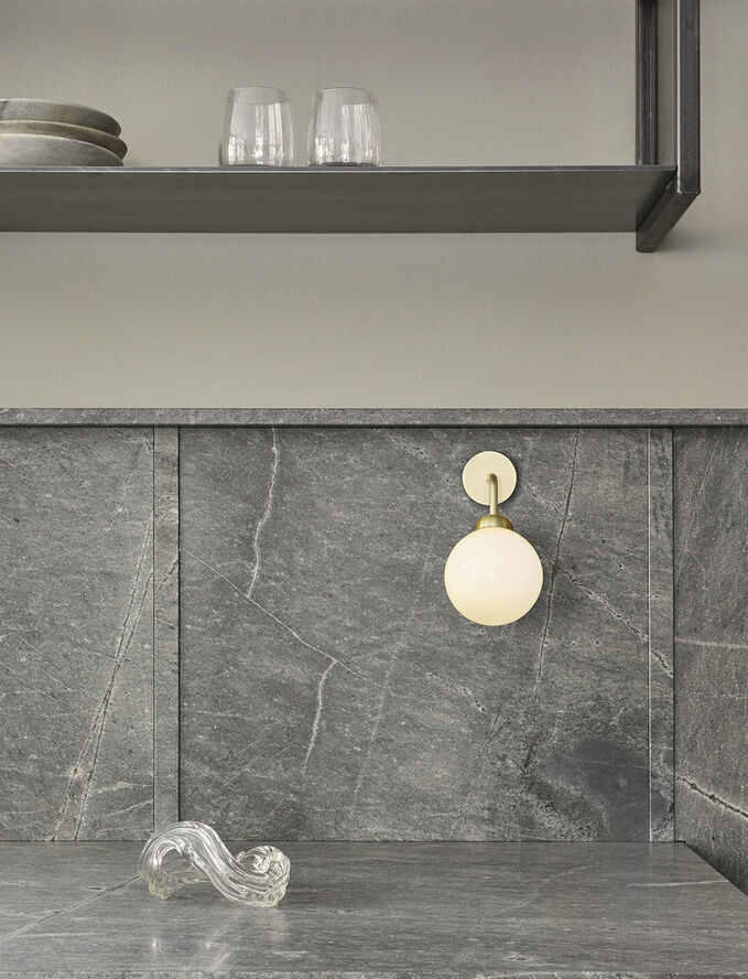 Apiales Wall, brushed brass / opal