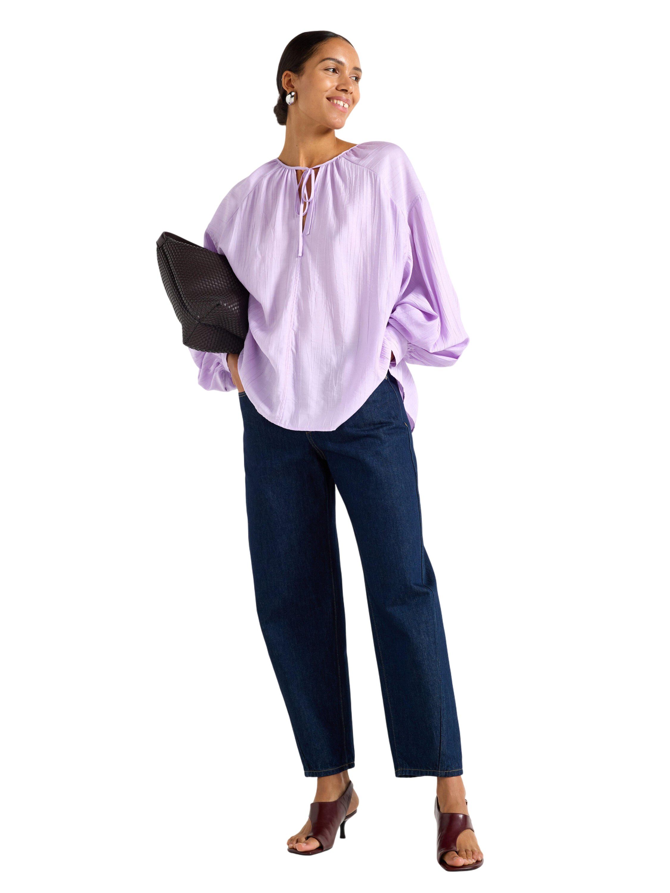 Vevd bluse i strukturert viskosebla