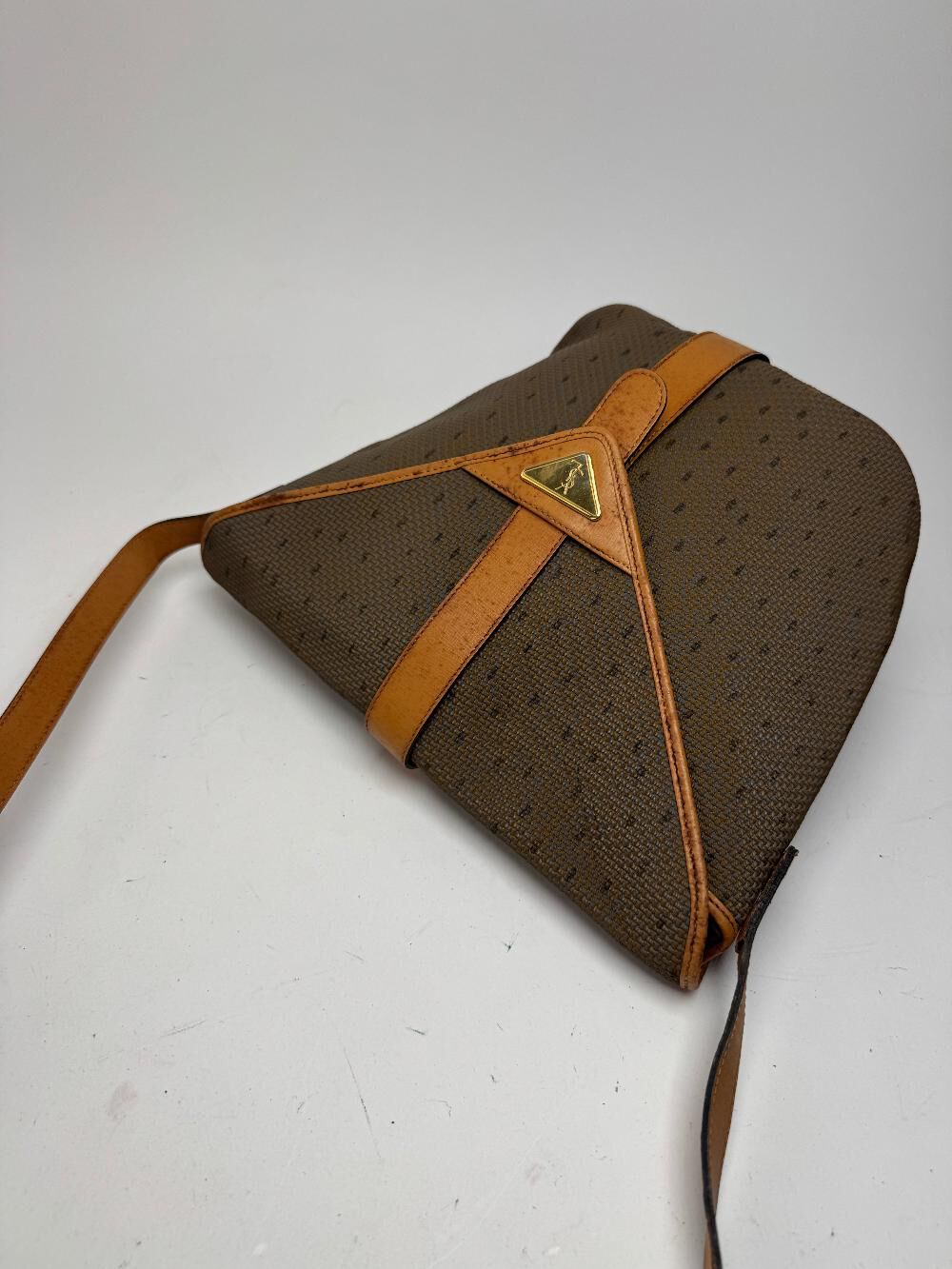 Yves Saint Laurent Shoulder Bag