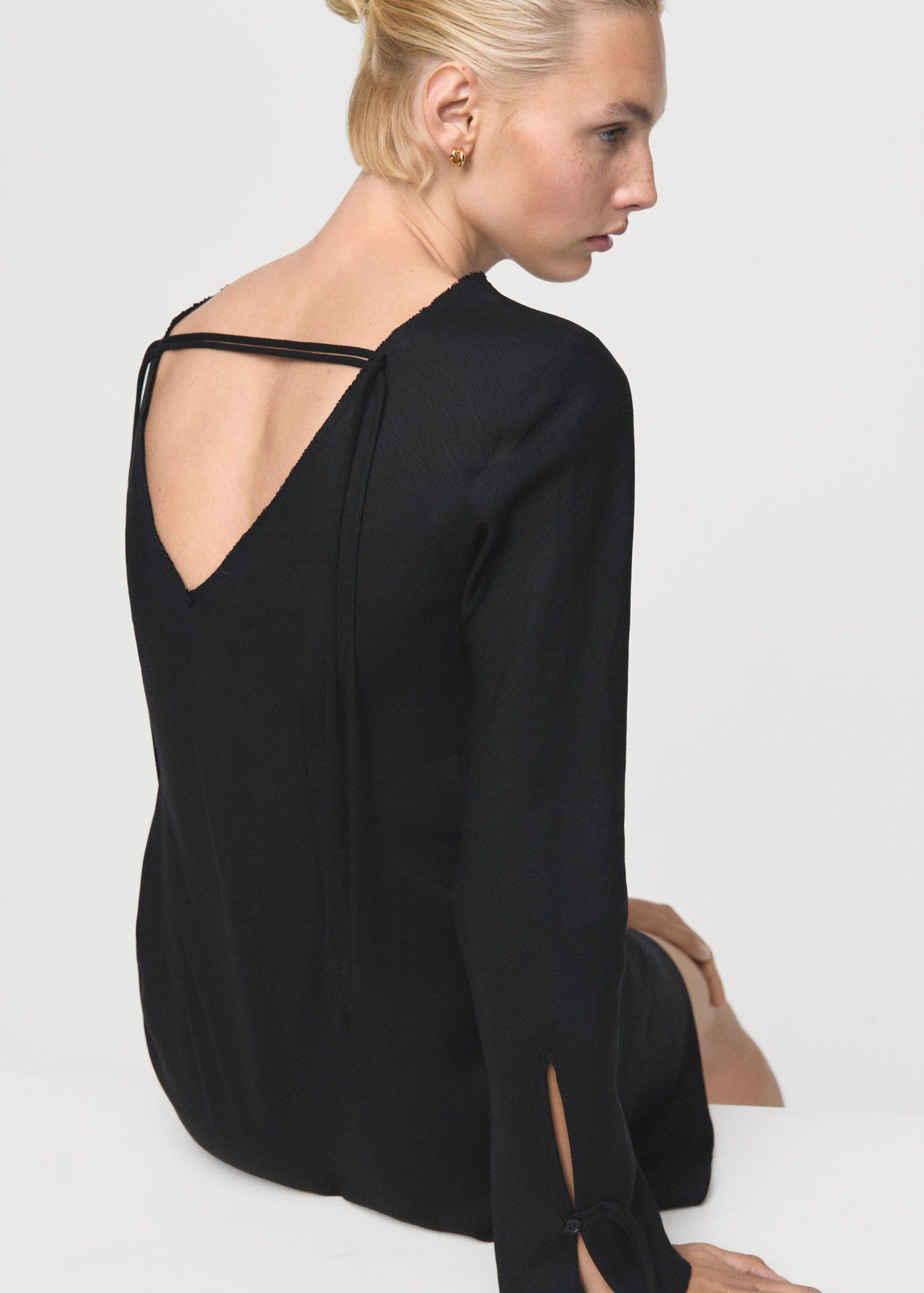 Linen dress with back opening