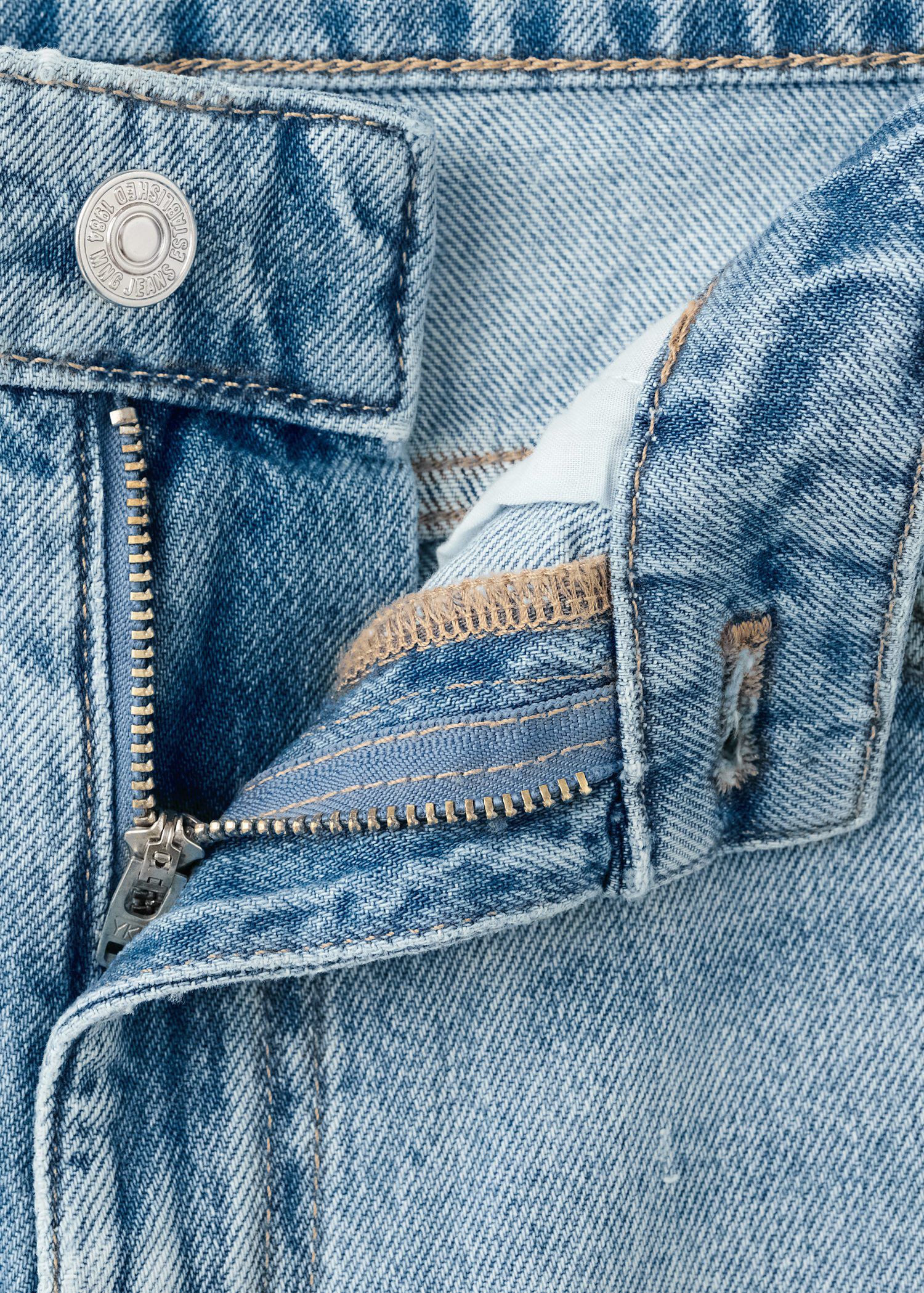 Straight low-rise denim Bermuda sho