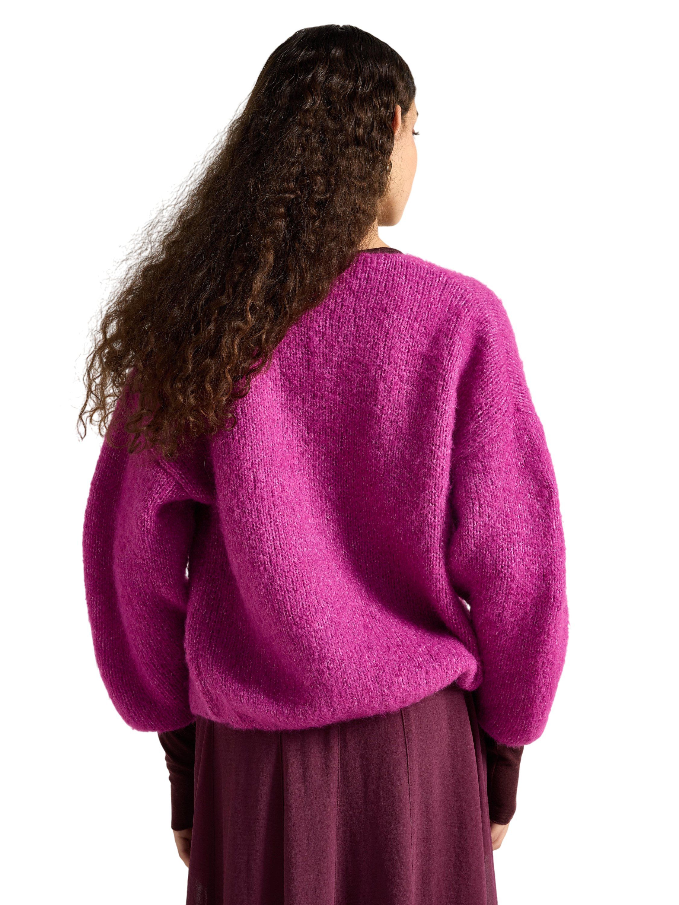 Soft and cosy knitted cardigan with
