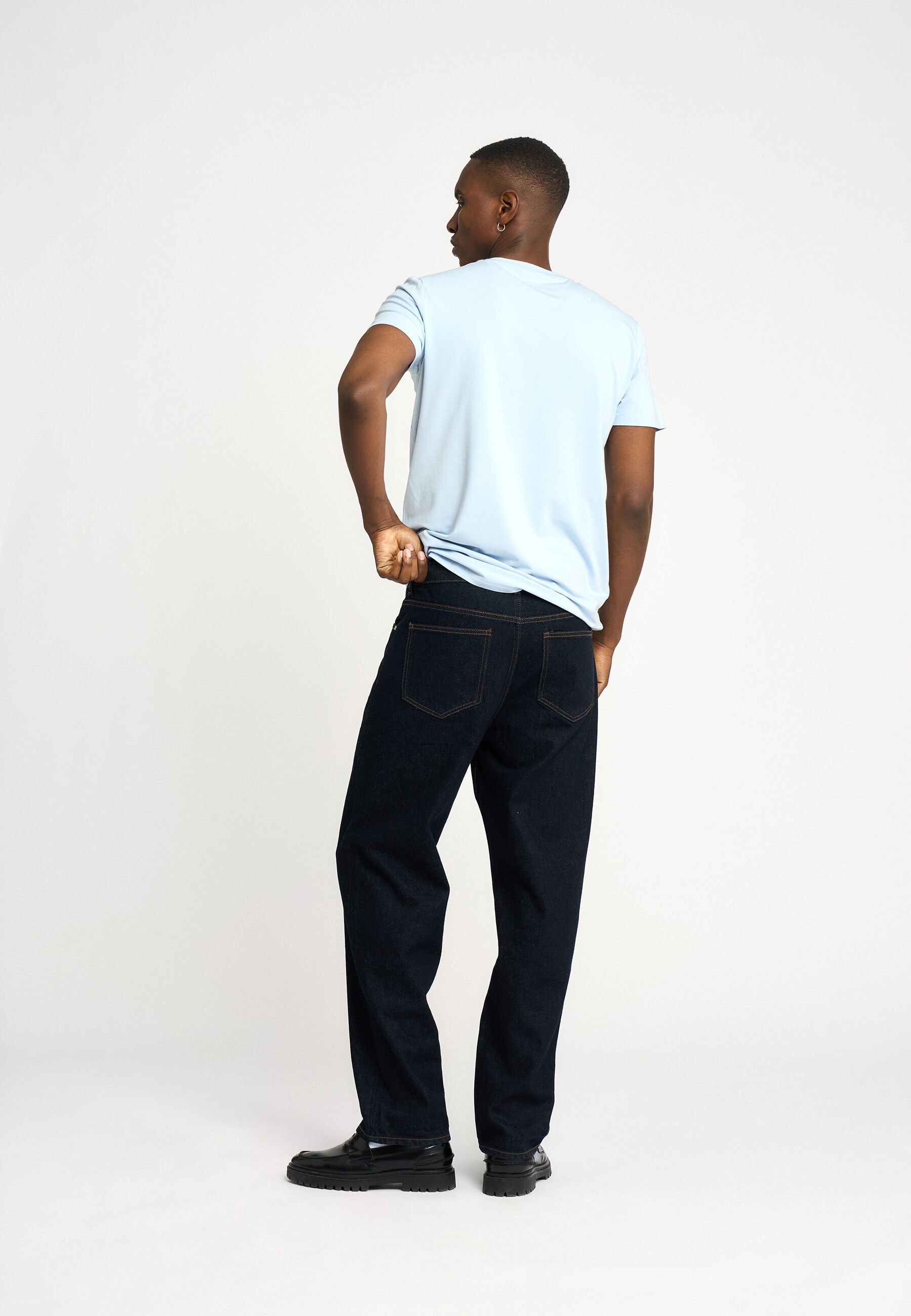 RTOWEN LOOSE FIT JEANS.