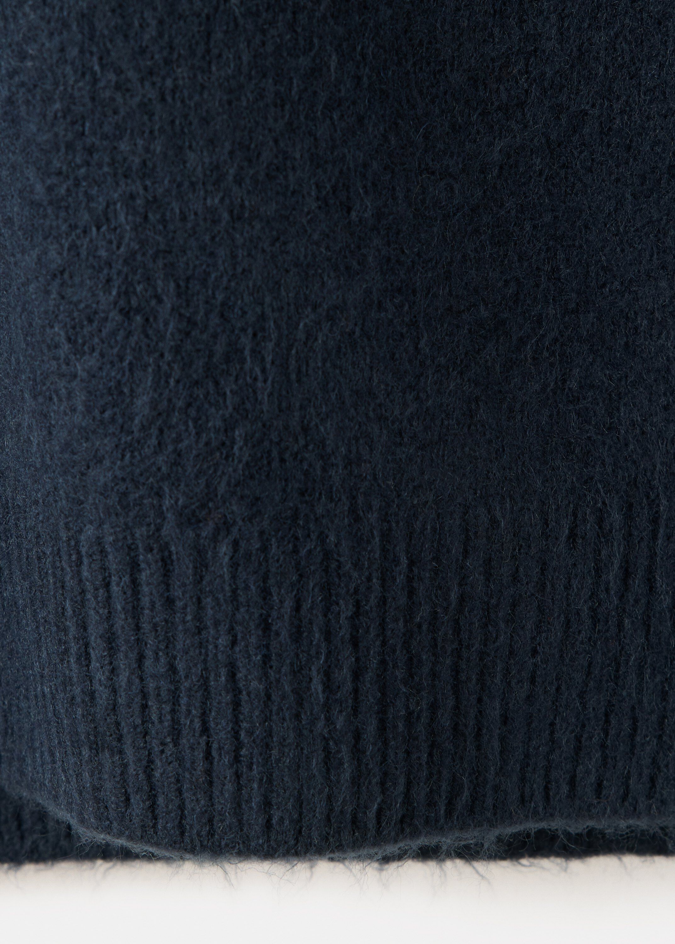 Diamond pattern V-neck jumper