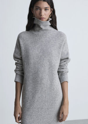 Short turtleneck knitted dress