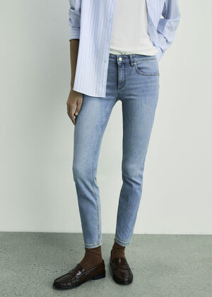 Low-rise push-up skinny jeans