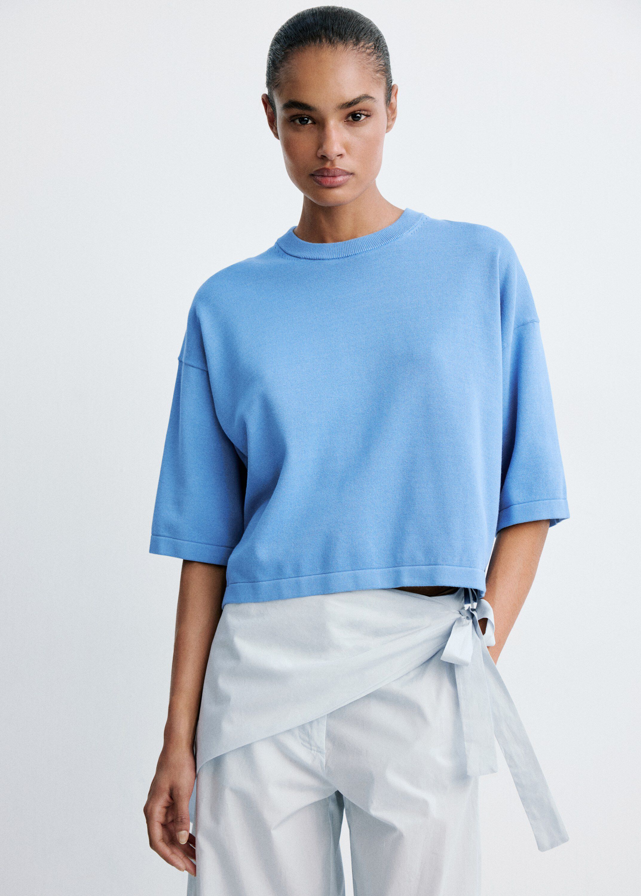 Short-sleeved knitted sweater