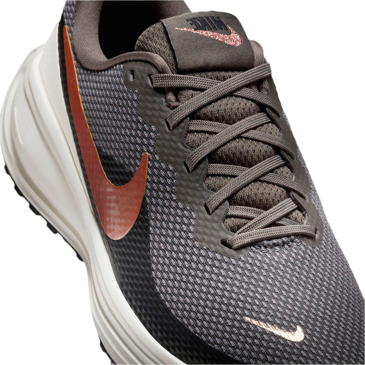 Revolution 8 Sneakers