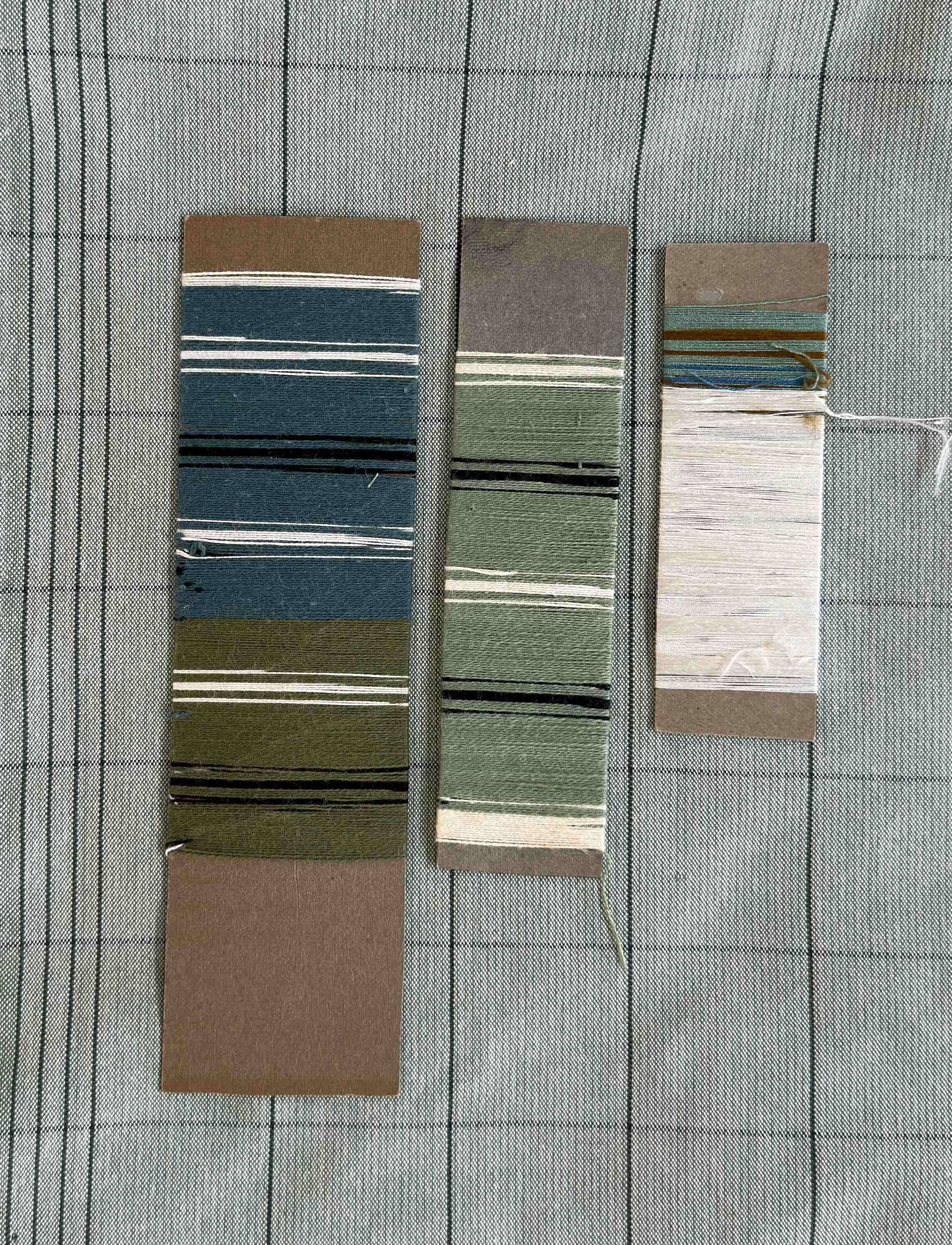 Vibeke Klint d&aelig;kkeserviet neutral linje 33x48 cm green