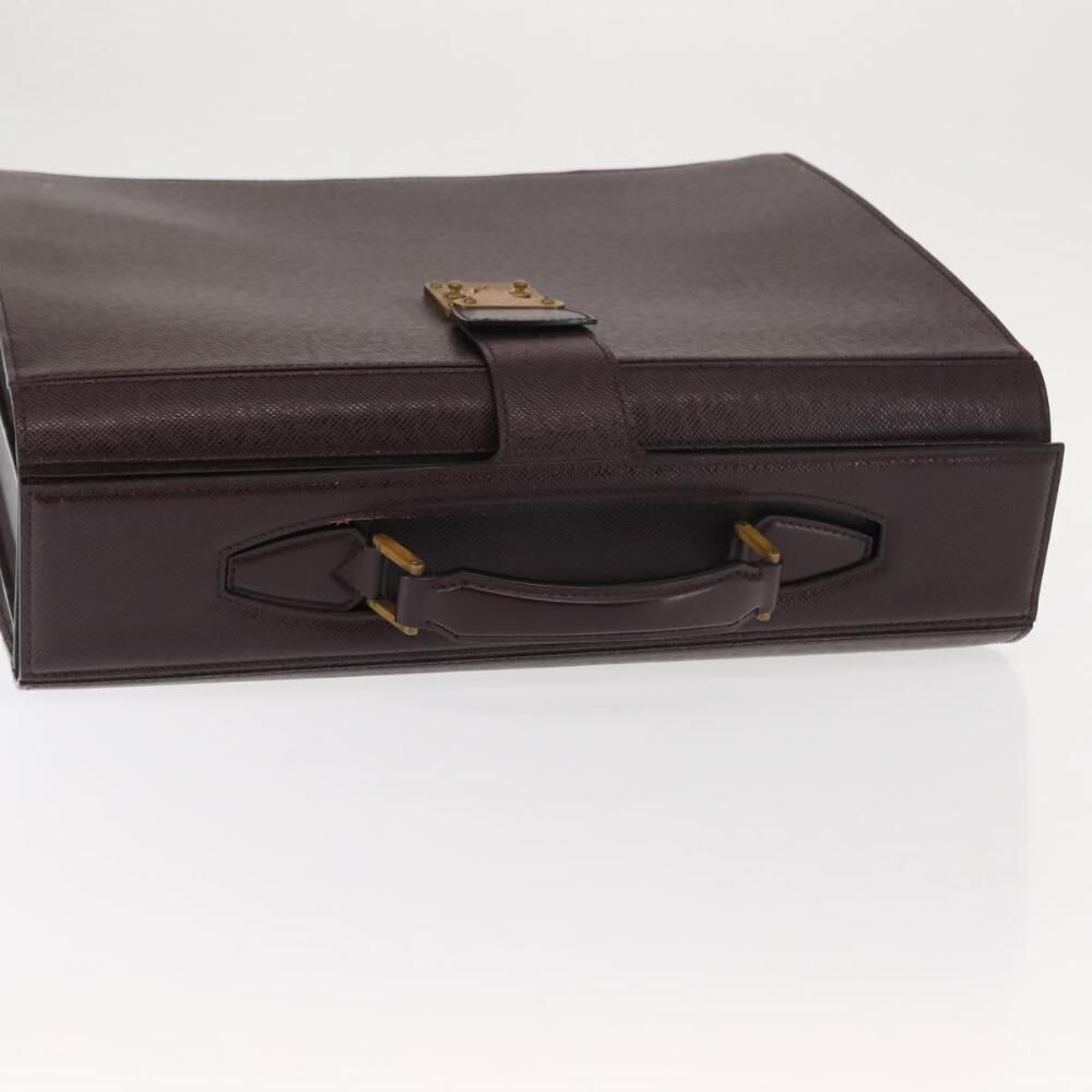 Louis Vuitton Taiga Kendall