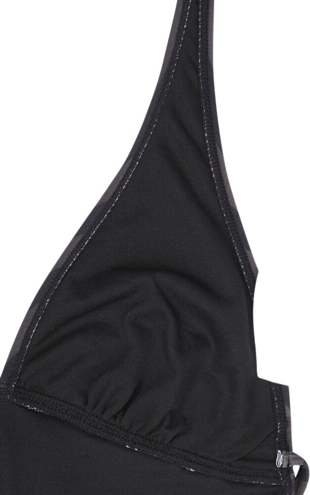 STRP1 Akito Badedragt