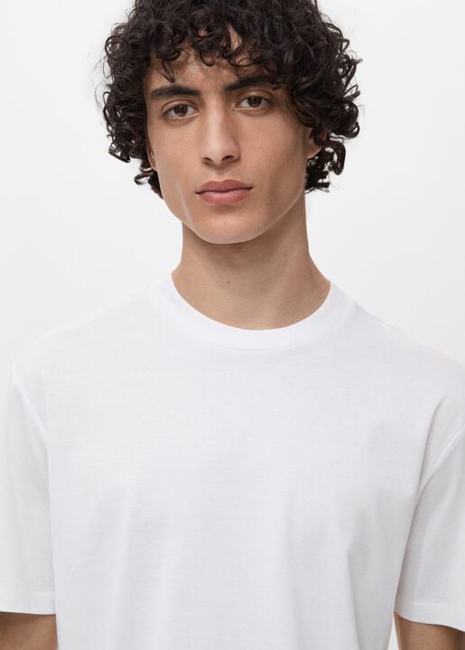 100% cotton slim-fit t-shirt