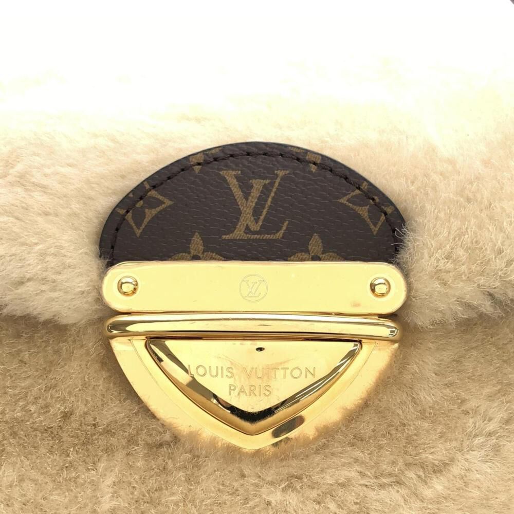 Louis Vuitton Shoulder Bags