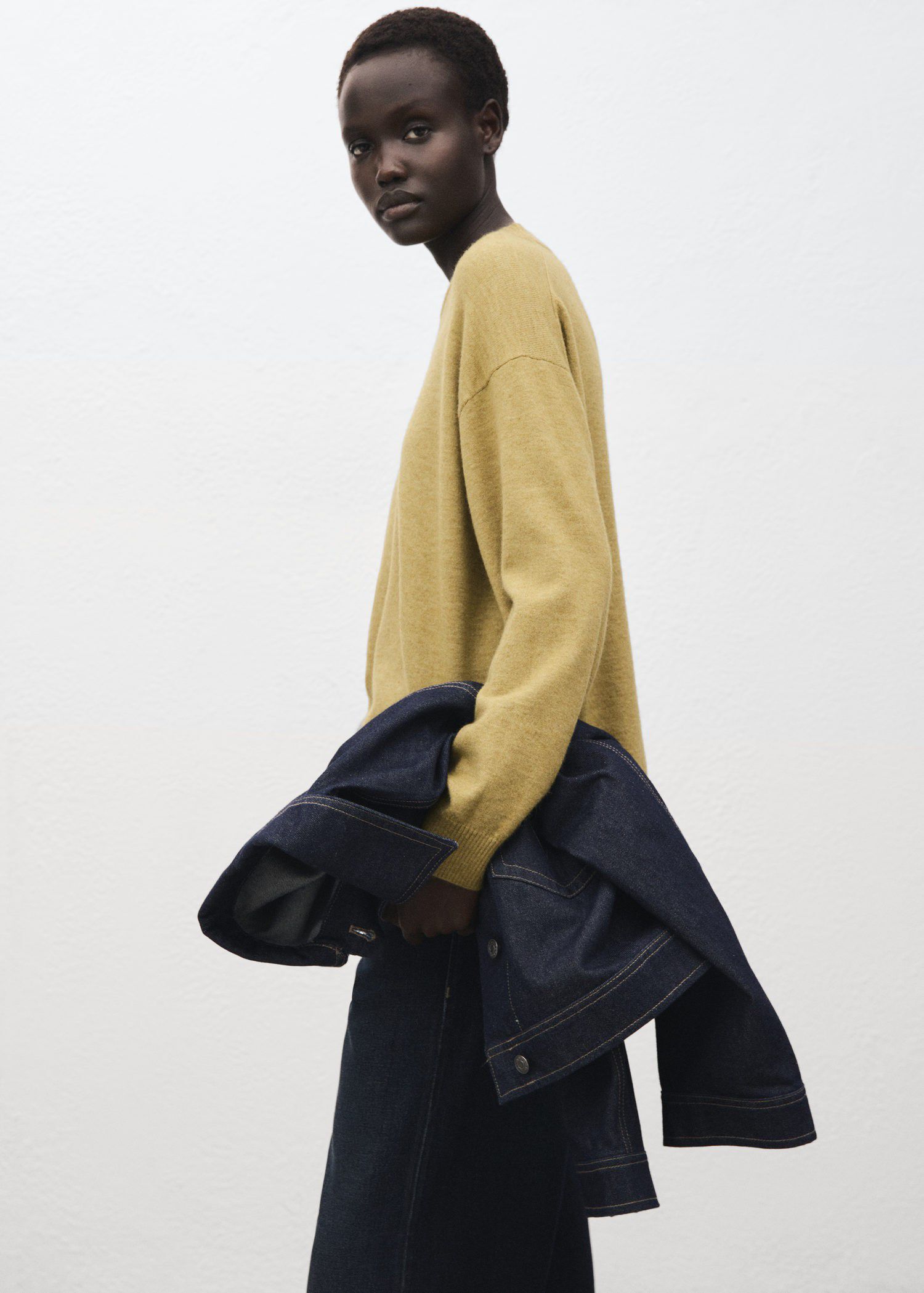 Oversized sweater with ribbed trim