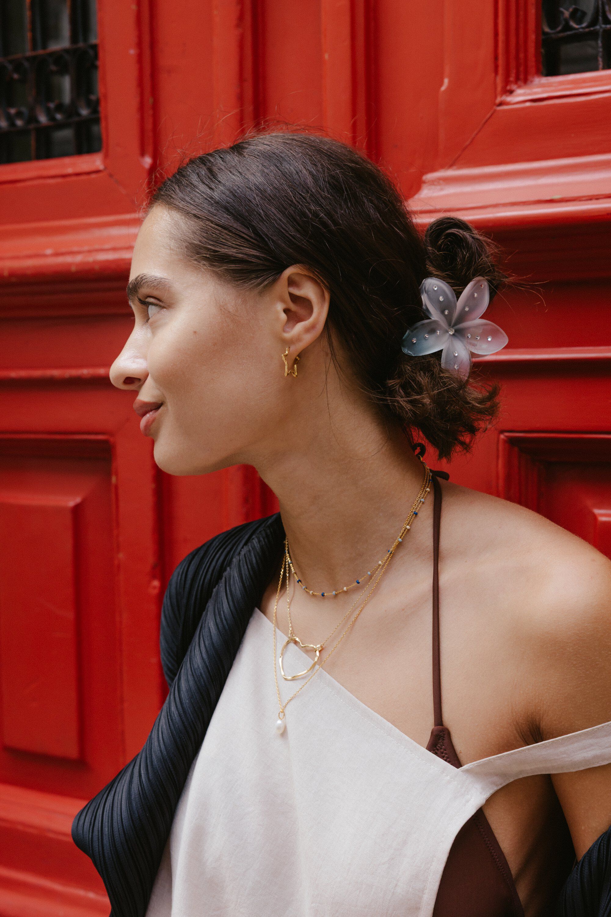 Necklace, Lola