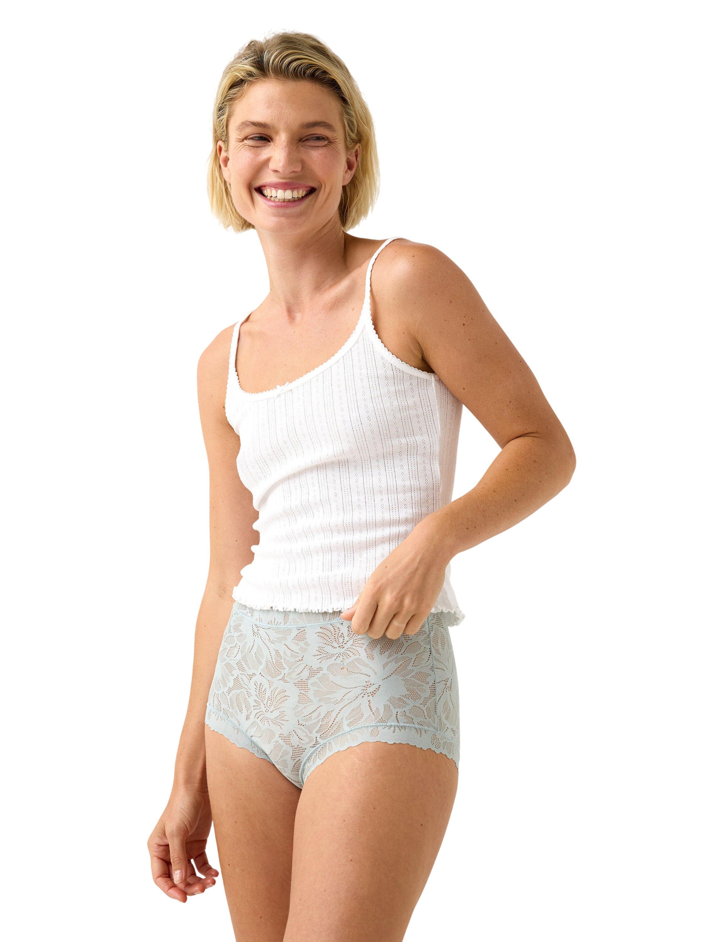 Briefs in soft and comfy lace with