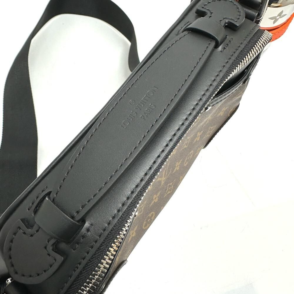 Louis Vuitton Shoulder Bags