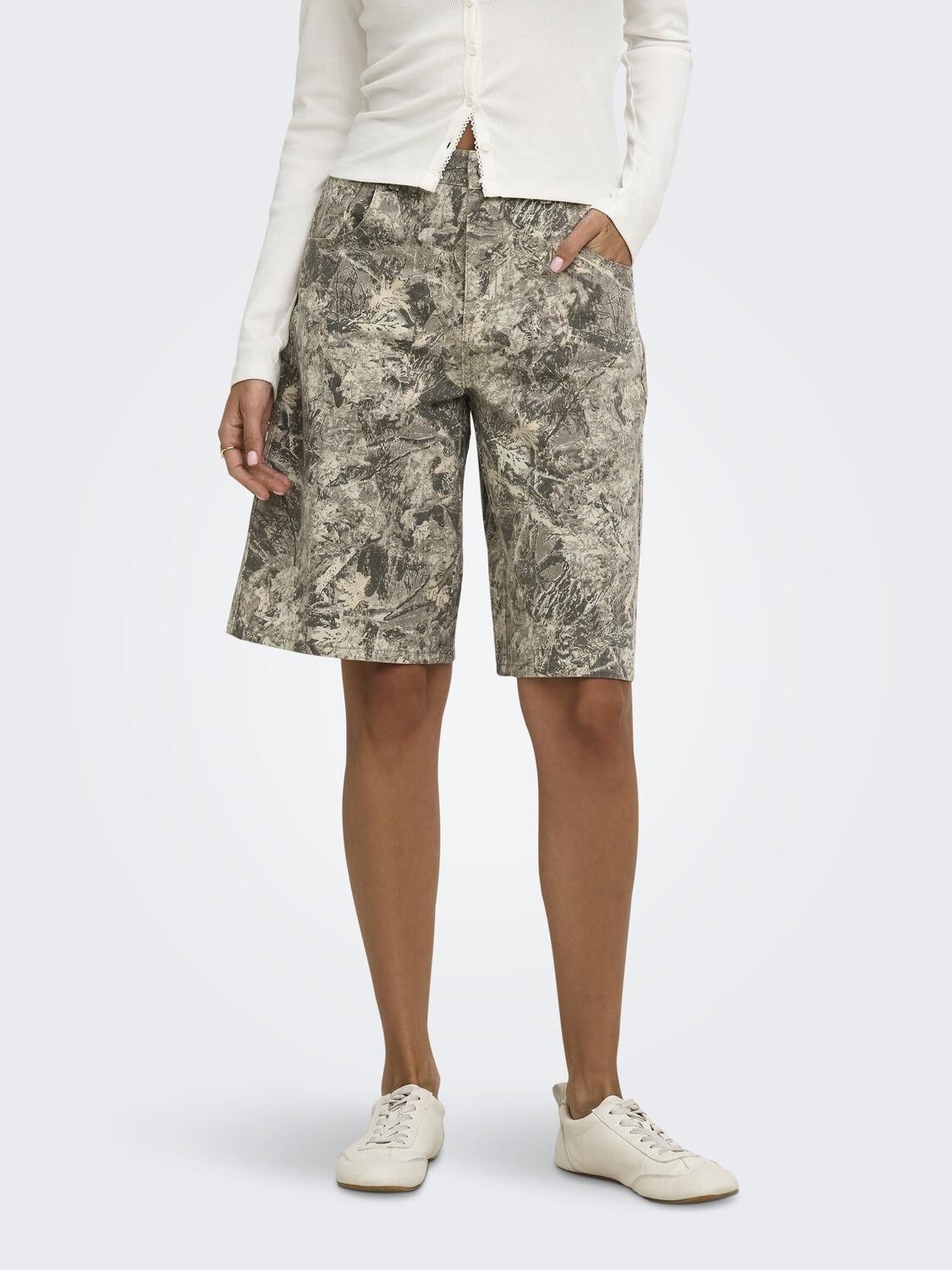 Onlbanu Hw Camo Bermuda Shorts Pnt
