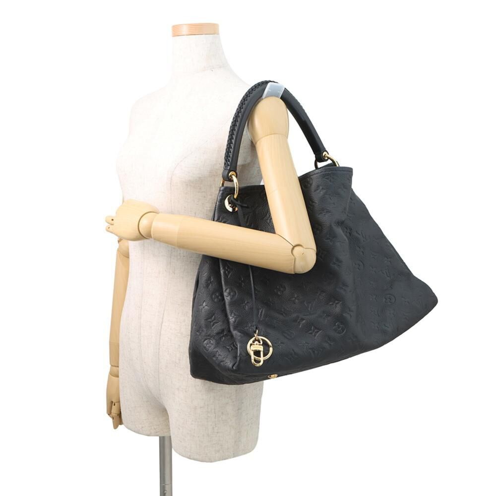 Louis Vuitton Shoulder Bags