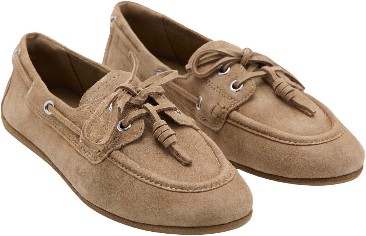 Deck shoes with laces