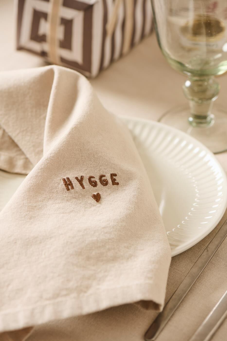 Stofserviet Tradition m/Hygge h&oslash;rfarvet