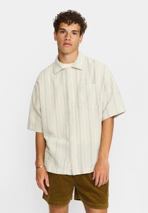 Short-sleeve shirts