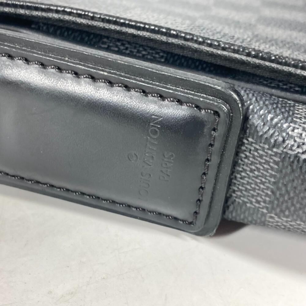 Louis Vuitton Messenger