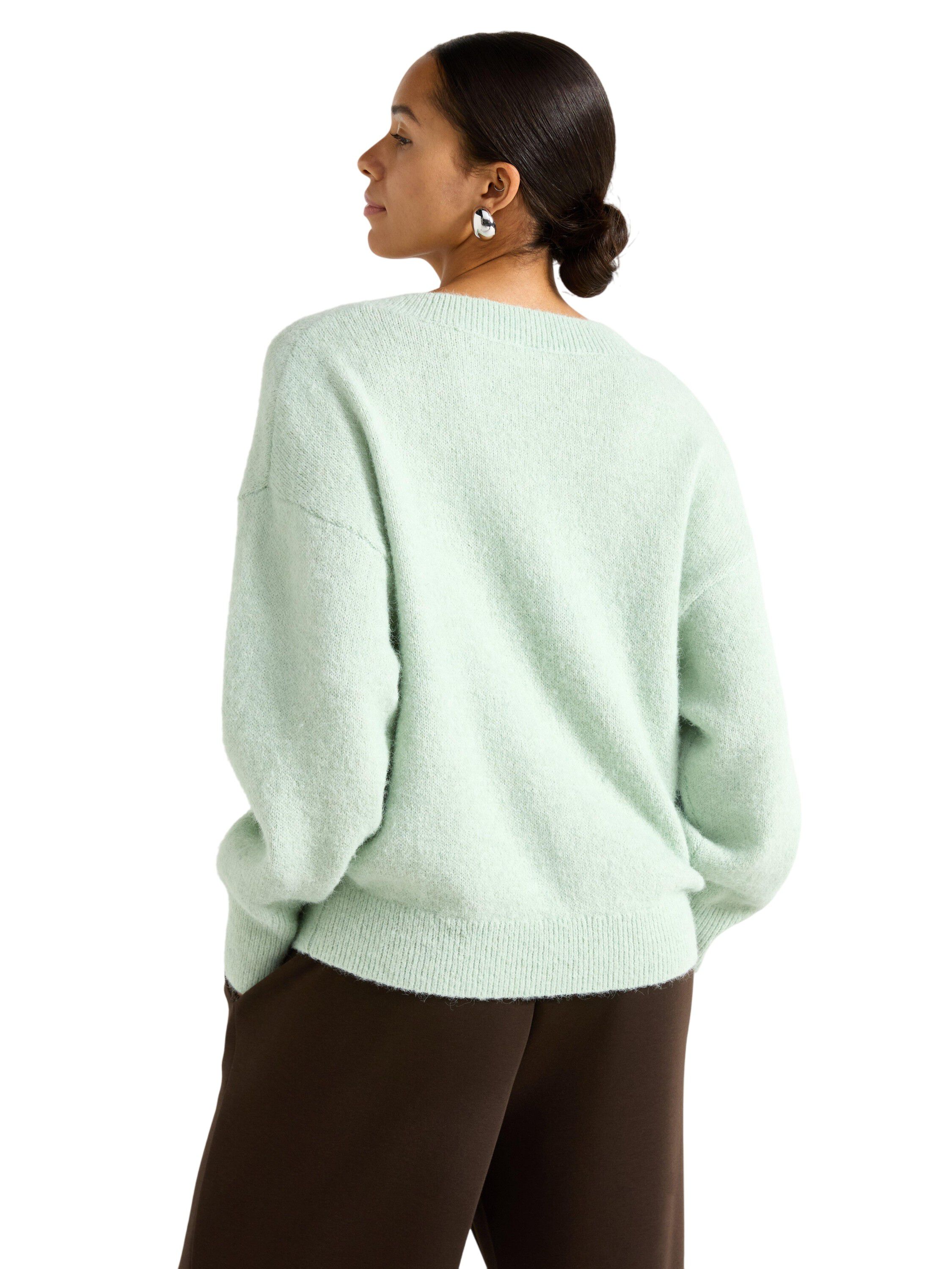 Strikket V-hals tr&oslash;je med en afslap