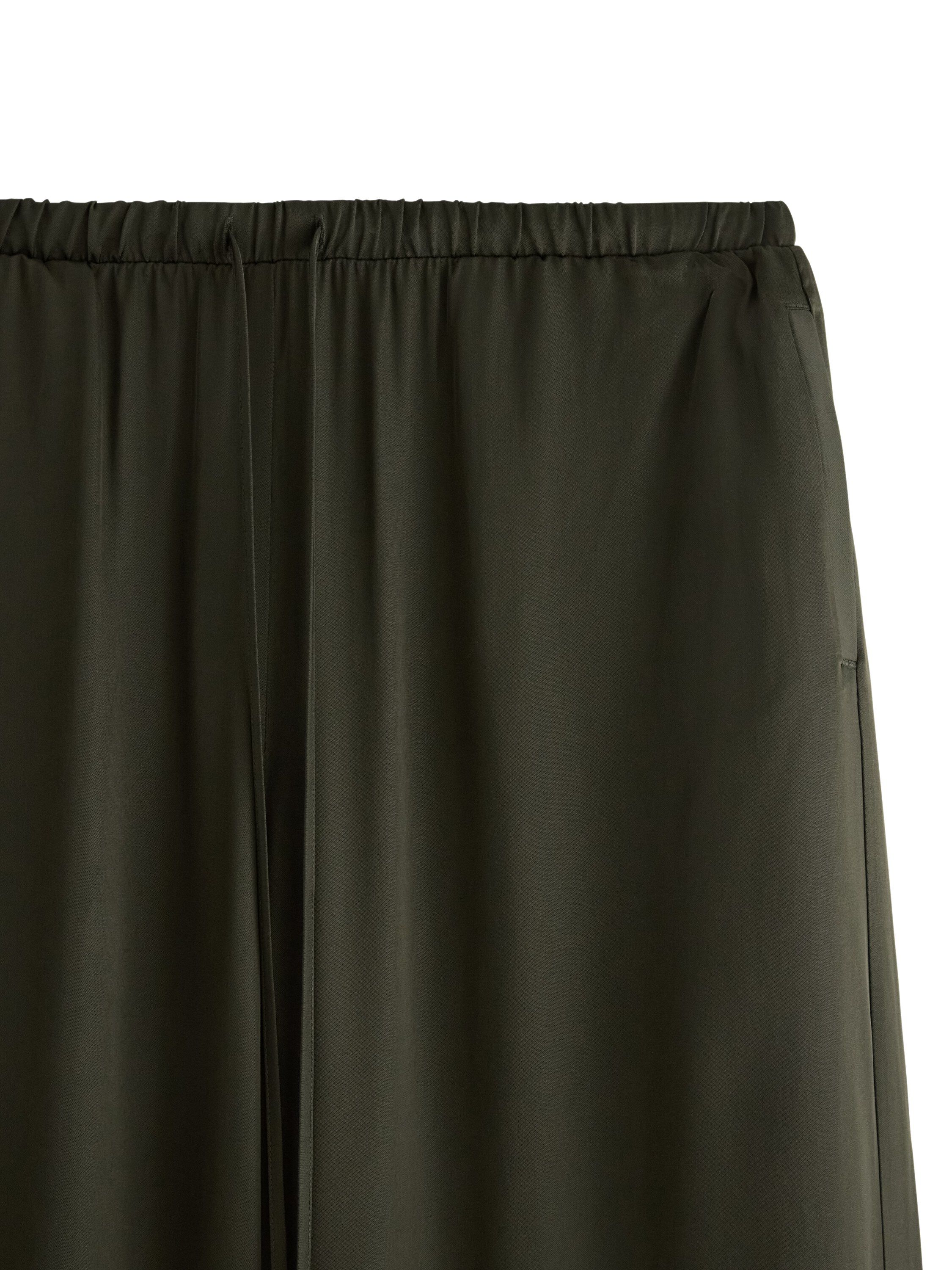 Bl&oslash;de bukser i satin med ekstra bre