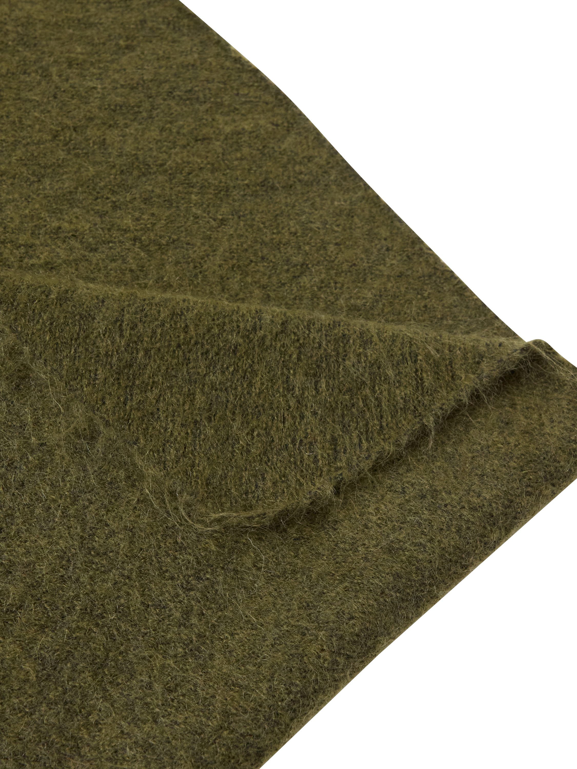 Bl&oslash;dt, strikket trekantet t&oslash;rkl&aelig;de