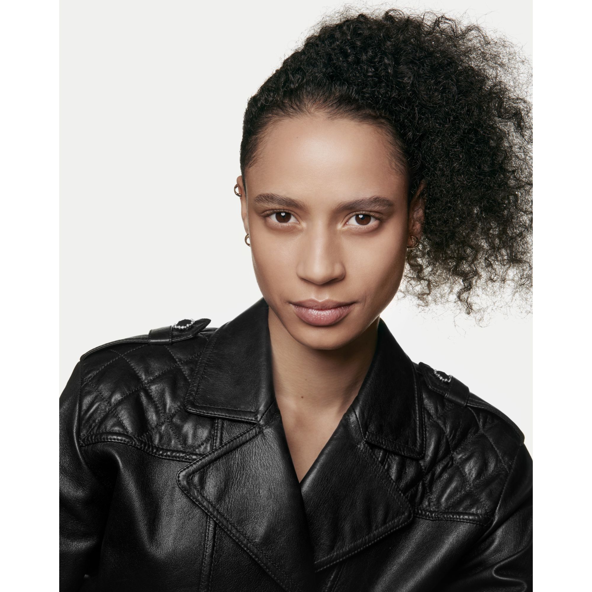 ET ULTIMATIVT FOUNDATIONSERUM FOR MERE UDSTR&Aring;LING