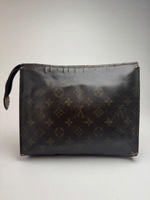 Louis Vuitton Clutch