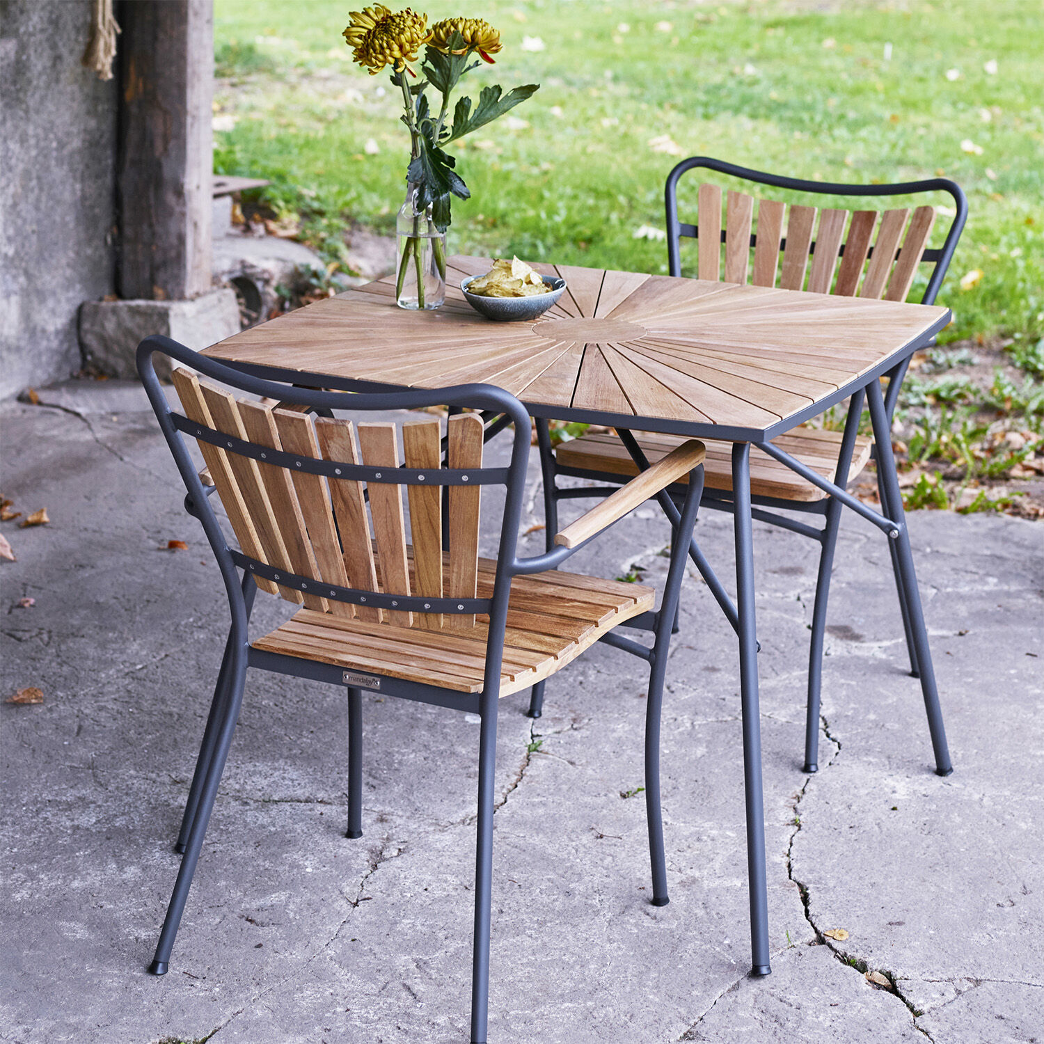 Marguerit Havebord, L83 x B83 x H71,5/69,5cm