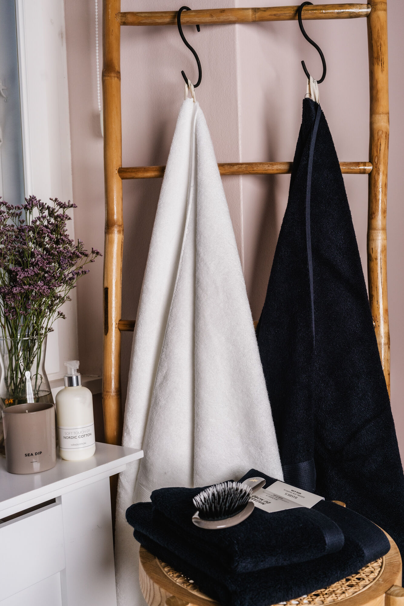 Hotel & Spa h&aring;ndkl&aelig;de sort