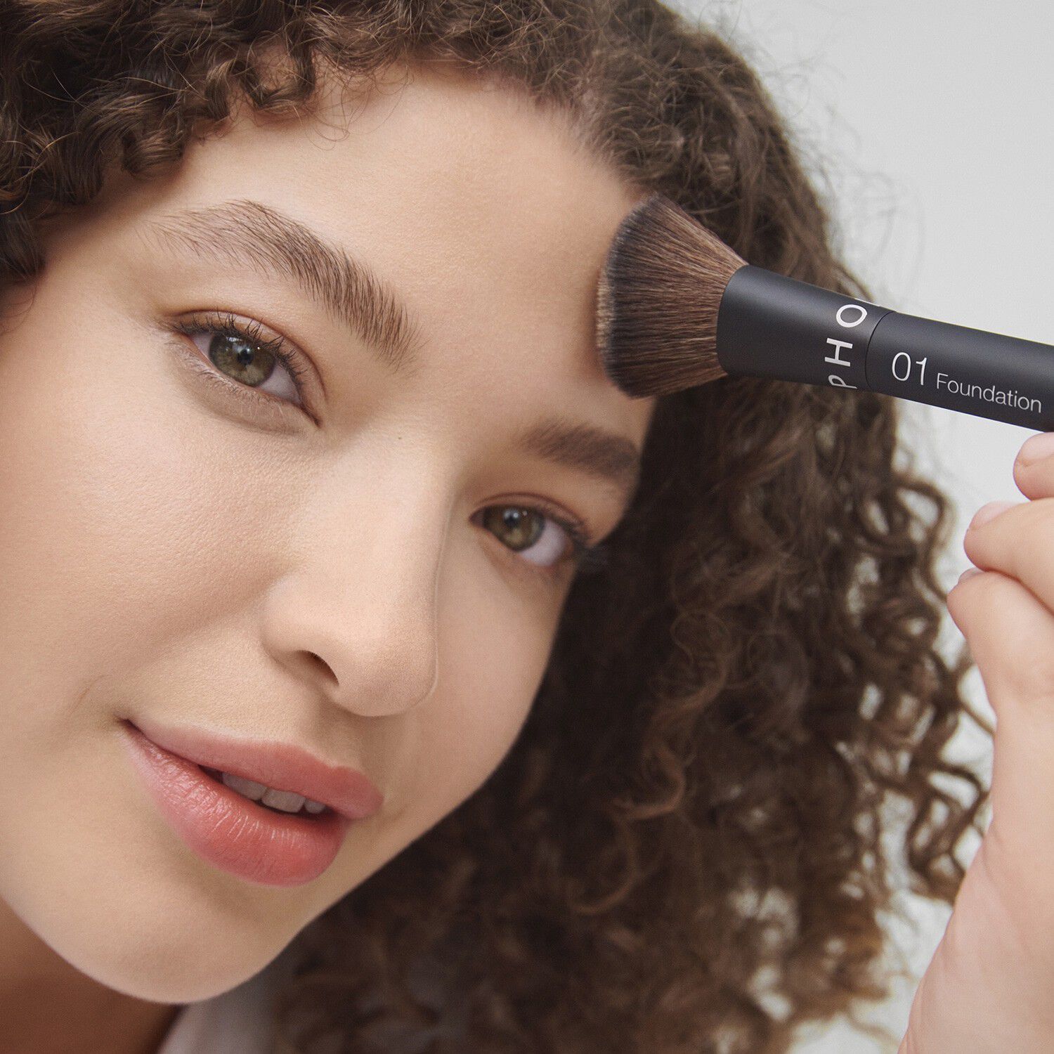 VEGAN BRUSH-24 - 01 FOUNDATION