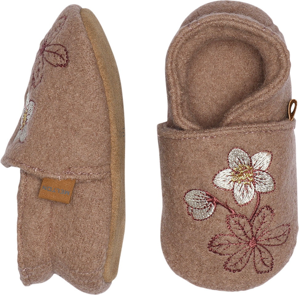 Winter rose wool slippers