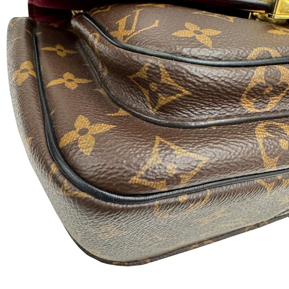 Louis Vuitton Shoulder Bags