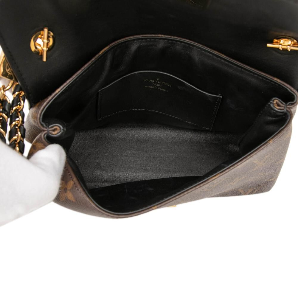 Louis Vuitton Shoulder Bags