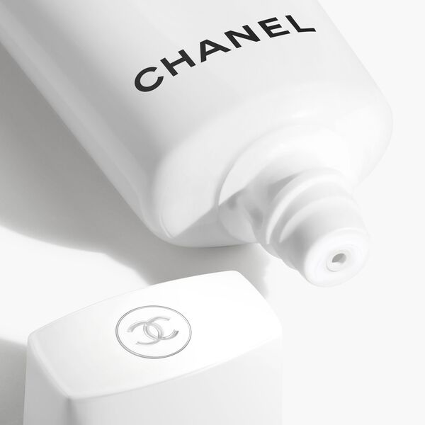 Complete UV Protection Sunscreen. Antioxidant - Anti-Poluttion. Broad-