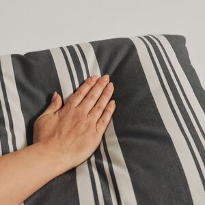 Fossflakes udend&oslash;rspude 50x50 cm. M&oslash;rkebl&aring; stribet